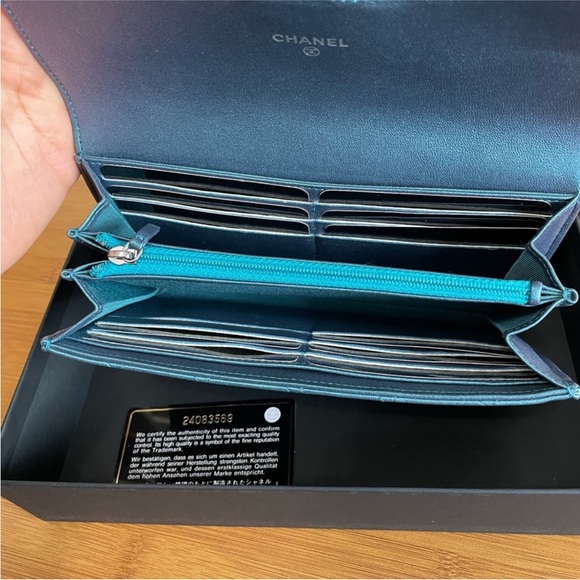 CHANEL Metallic Lambskin Quilted Leather Large Flap Wallet Iridescent Turquoise - Picture 2 of 7